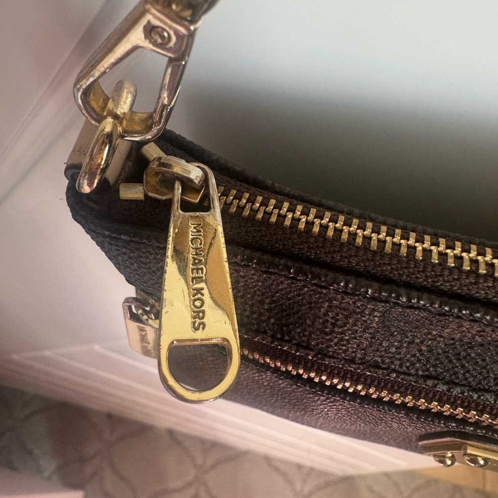 Michael Kors Large wristlet Purse - Picture 3 of 6